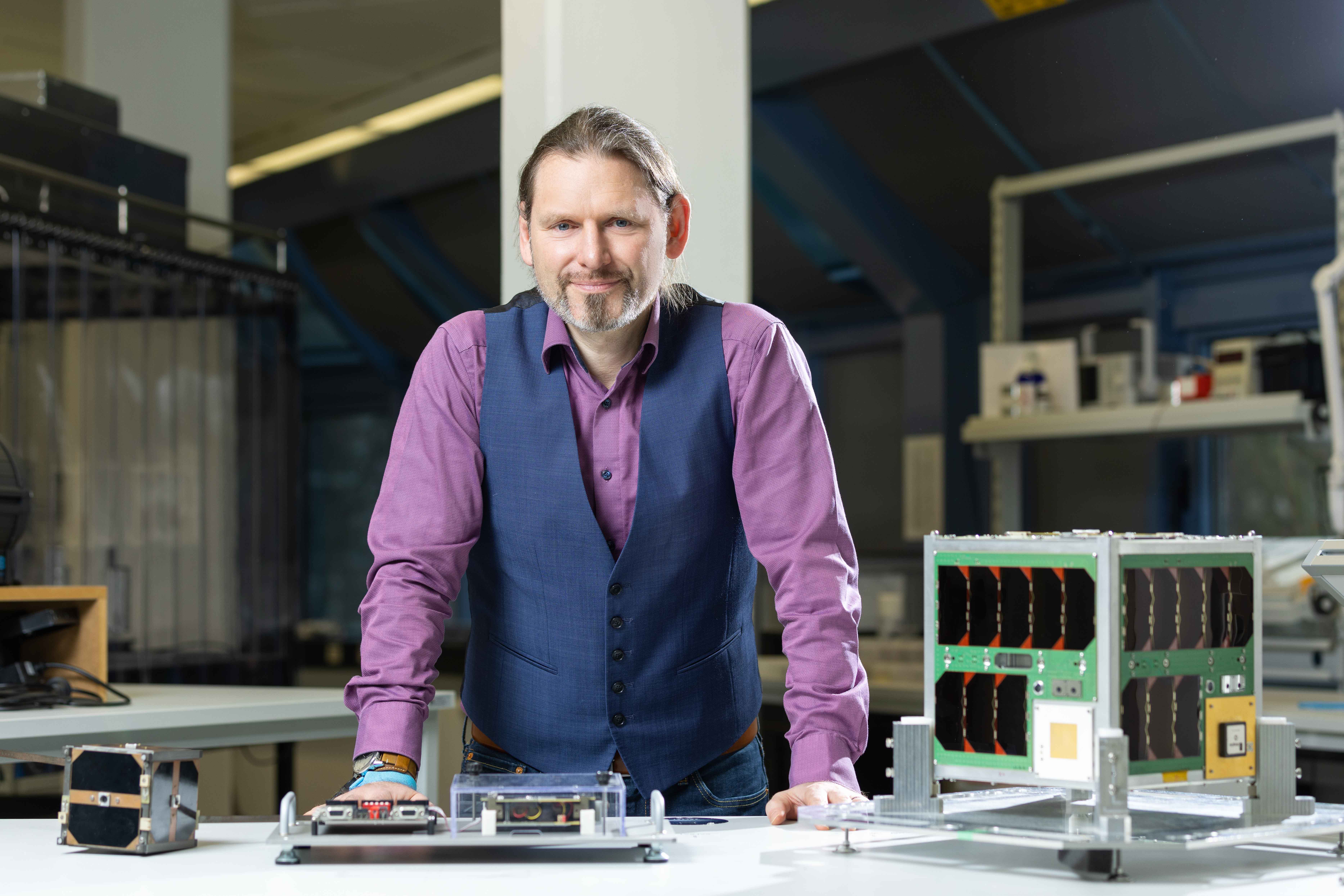Prof. Dr. Ing. Enrico Stoll, FG Raumfahrttechnik, Institut für Luft- und Raumfahrt, Fakultät Verkehrs- und Maschinensysteme